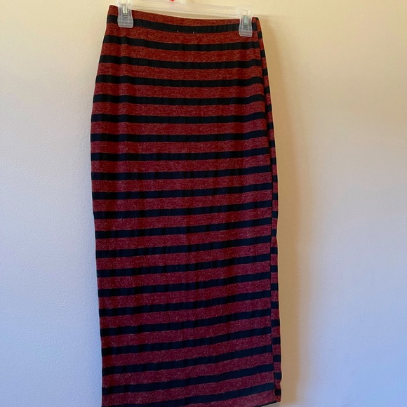 Lily White - Knit slit Midi Skirt - Picture 4 of 6